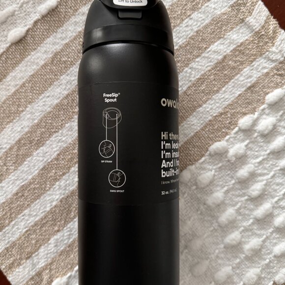 32oz Owala Freesip - Very, Very Dark - Picture 2 of 2